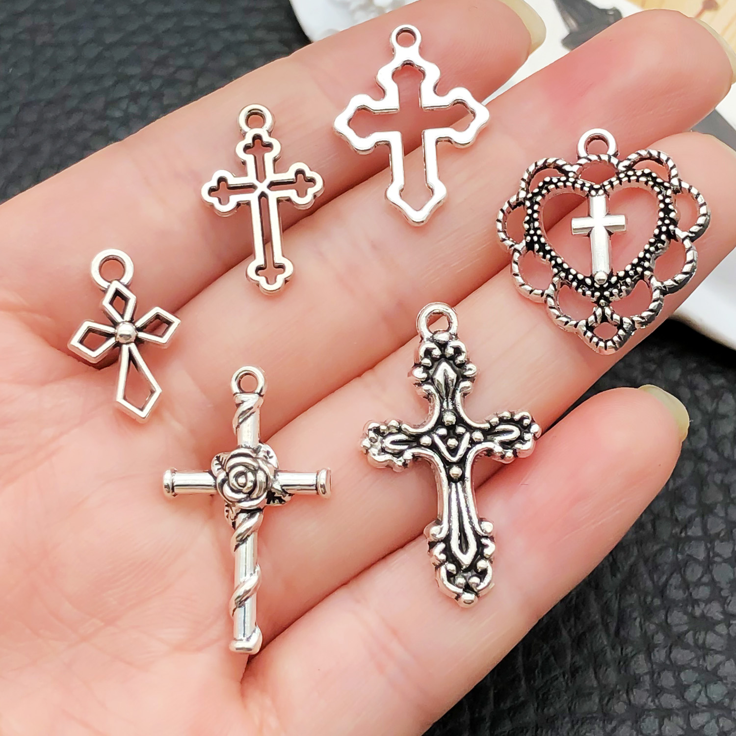 52pcs Assorted Cross Pendants  - Ethnic Fashion Collection 评论和价格